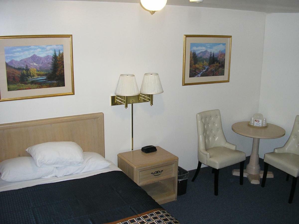 Mecca Motel Colorado Springs Exterior photo